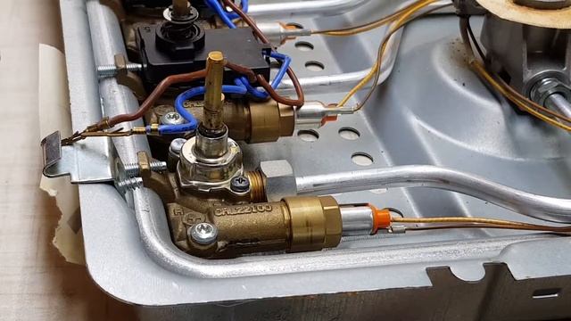 Ремонт электроподжига газовой панели SIEMENS смотреть онлайн