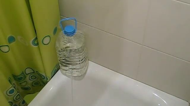 Умывальник из бутылки! Поделки из пластиковых бутылок. Мастер класс смотреть онлайн