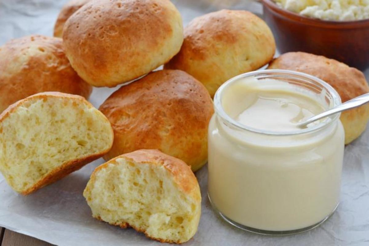 Твороженные булочки: 3 яйца, творог, мука и немного соли. Без соды, дрожжей и разрыхлителя смотреть онлайн