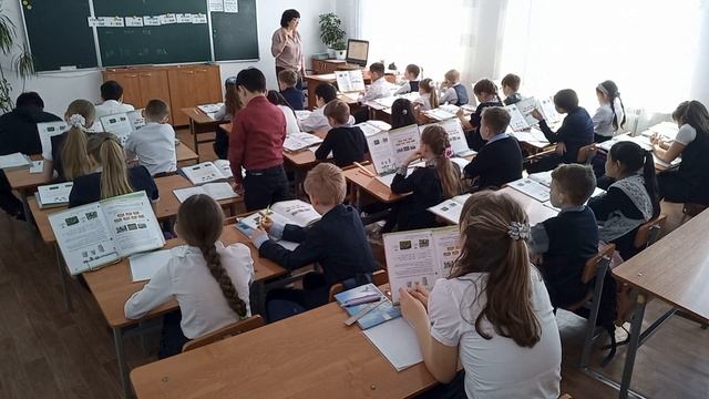 Урок математики в 3-в классе на тему: "Закрепление. Письменное умножение и деление" смотреть онлайн