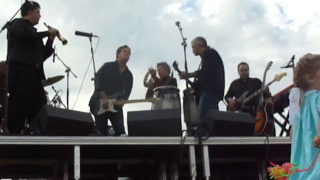 Taylor Hicks - Will It Go Round In Circles - Break'n Bread - 10/09/11 смотреть онлайн