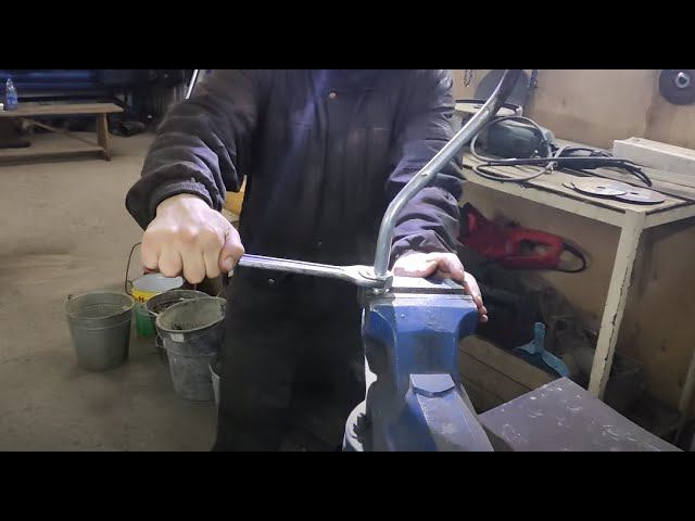 Ремонт трубки ГУРа, установка бачков, заполнение системы. Последние штрихи, к работе готов!))