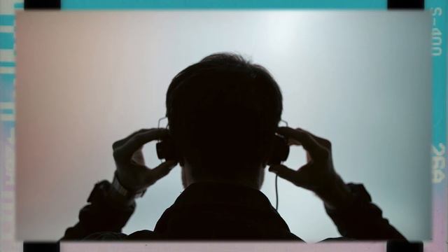 Teenage Engineering M-1s // Who are these headphones for? смотреть онлайн