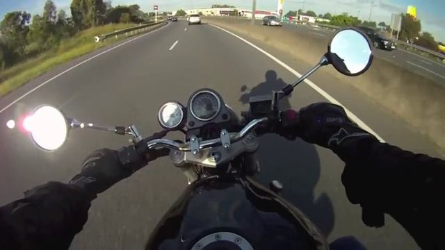 SV650 riding to work смотреть онлайн