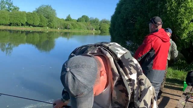 Лобня.Луговая. Рыболовный клуб Зелёный берег. Павел делится, как проходили ночные поимки. смотреть онлайн