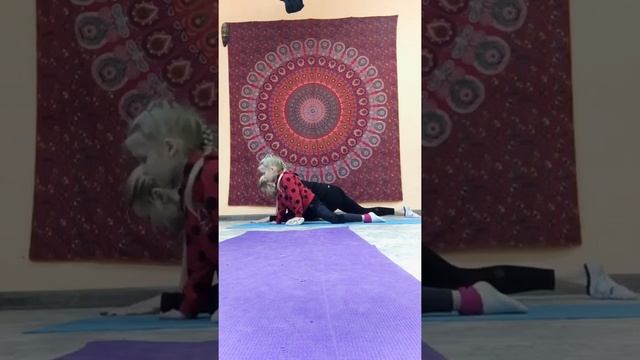 Поза голубя?♀️ идеально для продольного шпагата смотреть онлайн