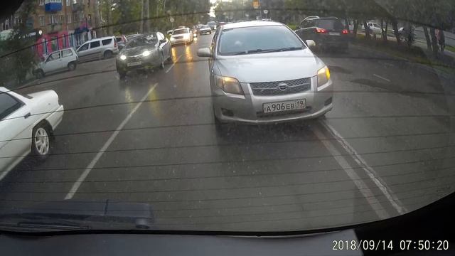 Абакан ПДД Тойота А906ЕВ19 езда по встречке Чертыгашева К.Маркса смотреть онлайн