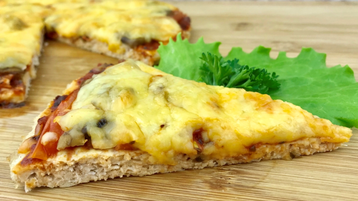 Диетическая пицца без теста. Пицца ПП из курицы. Правильное питание .mp4 смотреть онлайн