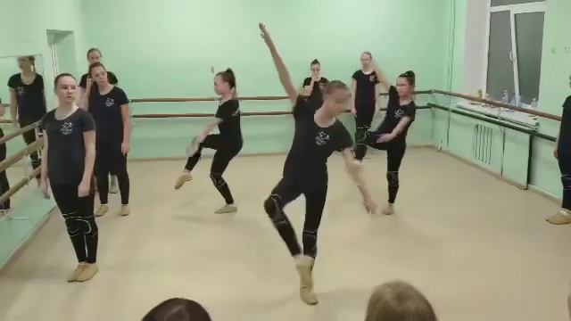 Открытый урок по современному танцу 8 год обучения( первое полугодие) преподаватель: Кисель Д.П. смотреть онлайн