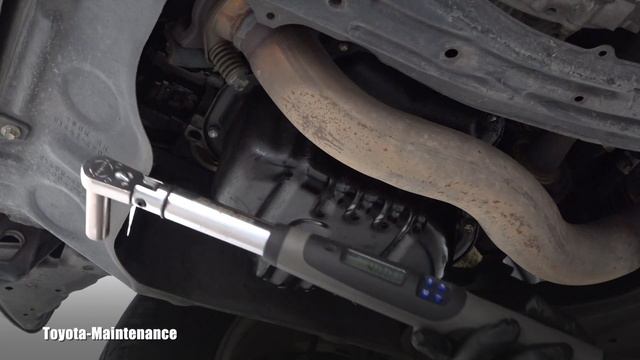 Toyota RAV4 Engine Oil and Filter Change смотреть онлайн
