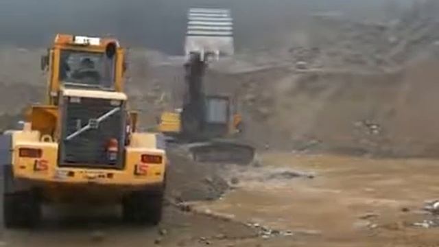 Экскаватор Volvo EC 290 CL и фронтальный погрузчик Volvo L120 смотреть онлайн