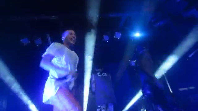 Танец Вани ^^