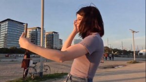 Стримерша Оляша засветила свои титсики делая солнечное селфи