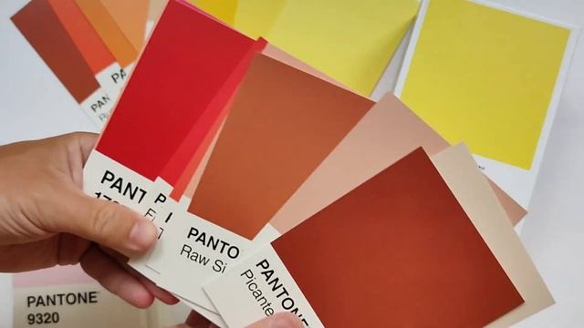 Набор открыток Pantone Postcard Box: 100 Postcards смотреть онлайн