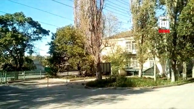 Сухие деревья на территории детской больницы в Керчи смотреть онлайн