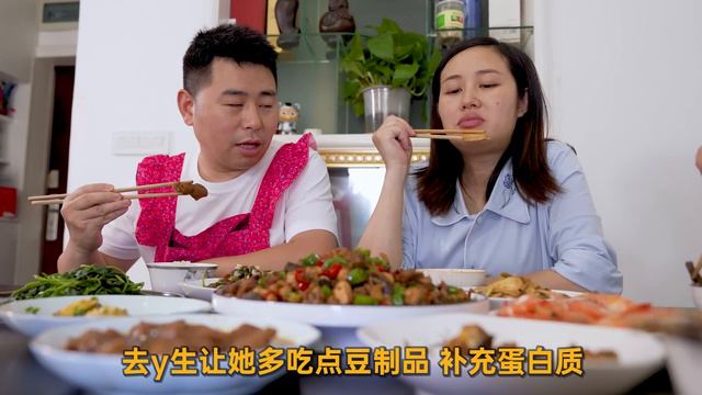 【超小厨】8斤公鸡2斤辣椒，正宗麻辣鸡又麻又辣，大姐：这辣味窜鼻，多干两碗饭！ смотреть онлайн