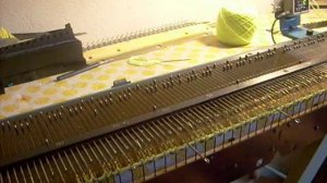 Палантин простым ажуром на вязальной машине Нева-5