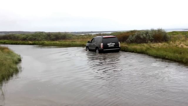 Кадилак Эскалейд на полуострове Рыбачий (брод) смотреть онлайн