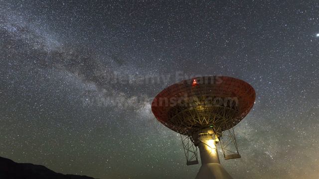 40 Meter Radio Telescope and Milky Way Rising. UHD смотреть онлайн