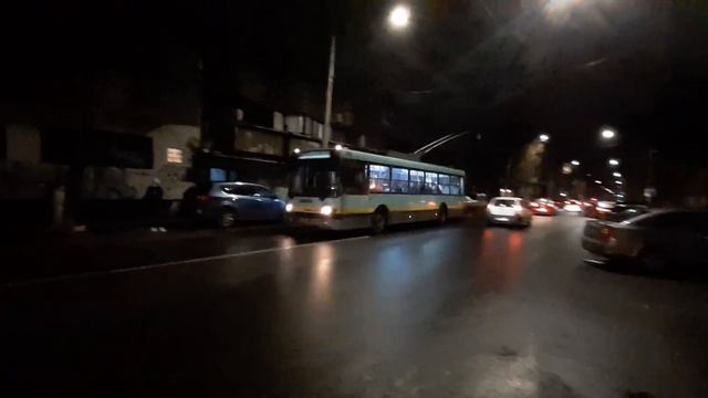 Troleibuzul Astra Ikarus 415T #5169 Tranziteaza Blvd. Dacia