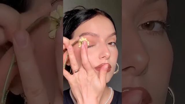 quick eye makeup hack #shorts #beautyvlogs #trending #beauty #makeup #eyeshadow # смотреть онлайн