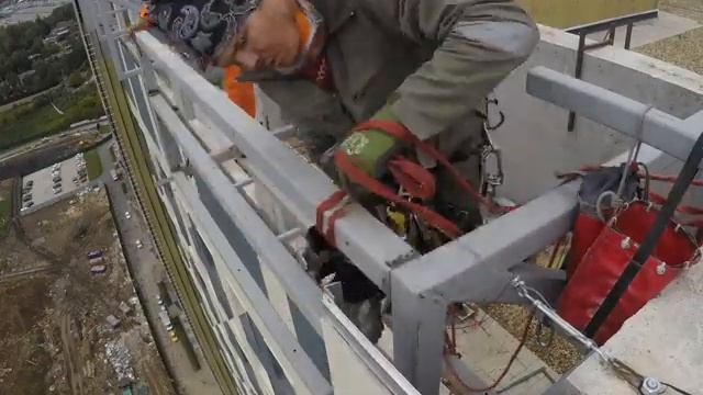 высотные работы. Промышленный альпинизм. Монтаж металлоконструкции. жк "спутник" www.highworks.ru смотреть онлайн