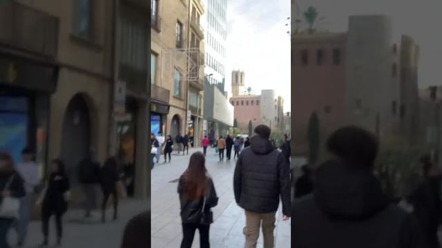 Прогулка по Барселон смотреть онлайн