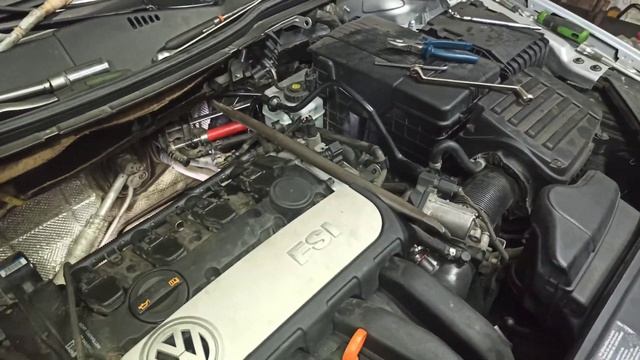 Volkswagen Passat 2006 год FSI 2л замена прокладки выхлопного коллектора. смотреть онлайн