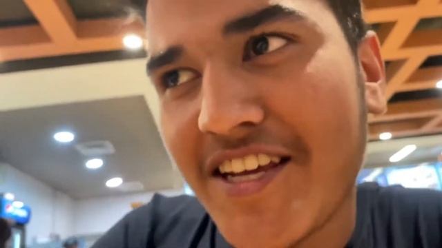 Burger King Mai Unke Sath Scam Krdiya ?? !! GDS Vlogs смотреть онлайн