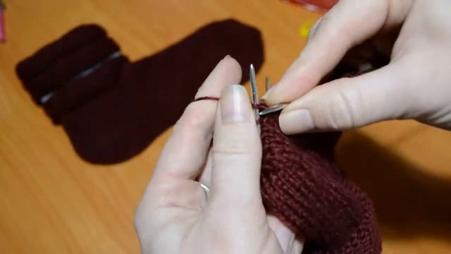 Мк пятка носка спицами. Простая и аккуратная пятка. смотреть онлайн