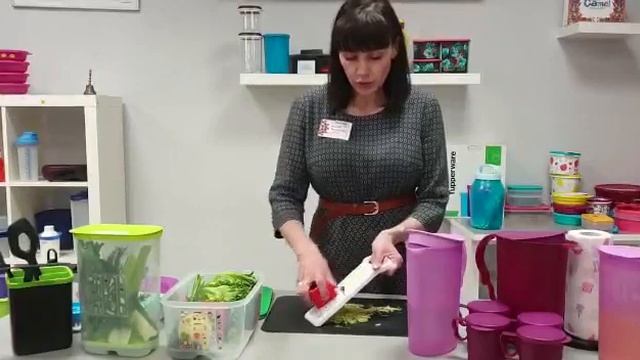 Витаминные напитки в кувшине от Tupperware смотреть онлайн