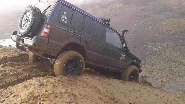 Mitsubishi Pajero 2.8td смотреть онлайн