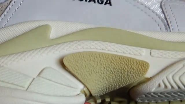 EXPOSING THE BALENCIAGA TRIPLE S SNEAKERS REVIEW & UNBOXING смотреть онлайн