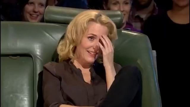 Gillian Anderson Being Iconic For Almost 4 Minutes Straight