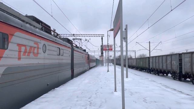 ВЛ10у - 052 с грузовым поездом. смотреть онлайн