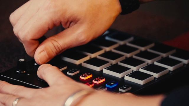 Techno Loop Session, Live Performance with Starrypad Midi Drum Controller丨Donner Spotlight смотреть онлайн