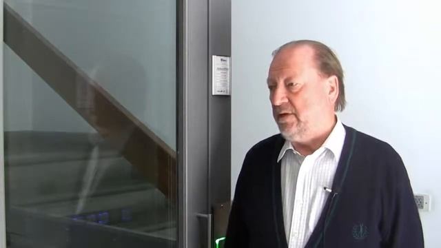 Мистер Ромарио о своем новом лифте в доме (Е10 EcoVimec). Доступно на vimec.ru смотреть онлайн