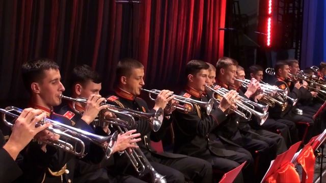 "Трик-трак" в исполнении оркестра Московского военно-музыкального училища смотреть онлайн