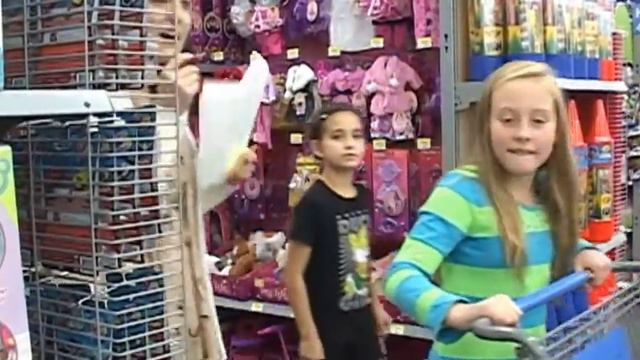 Griffin Creek students Christmas shop for homeless kids смотреть онлайн