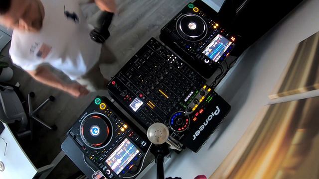 Zhenya M - Disco, Jackin House Mix July 18' 21, Pioneer CDJ 3000, DJM V10, RMX 1000 смотреть онлайн