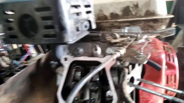 Плохо заводиться мотоблок плавает холостой ход.