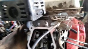 Плохо заводиться мотоблок плавает холостой ход.