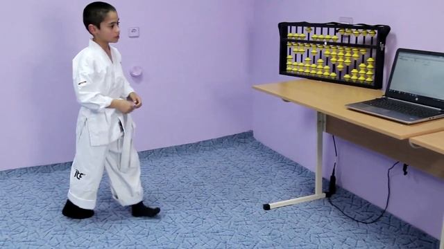 Тули из таэквондо, стойка на голове, отжимания и счет в уме ОДНОВРЕМЕННО! Ясин Усеинов Абакус смотреть онлайн