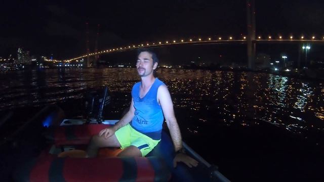 Ночной Владивосток. Вид с моря. Прогулка на лодке по бухте Золотой рог. смотреть онлайн