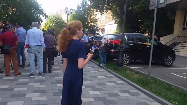 КАРЛУША ВОЛШЕБНИКА ВНОВЬ НА ВОЛЕ НА ПРОГУЛКЕ ... 31 08 20... смотреть онлайн