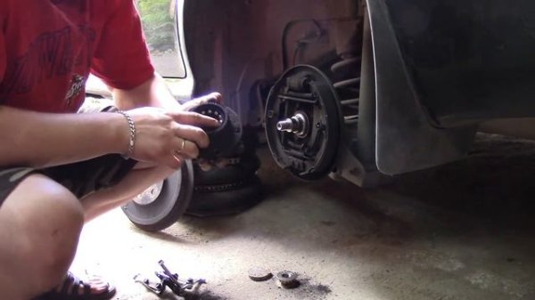 Замена заднего ступичного подшипника Skoda Octavia Tour