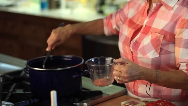 How to Make Strawberry Jam - [Recipe With Low Sugar & Only 15 Mins of Prep!] смотреть онлайн