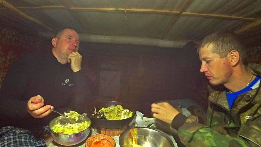 Три дня в рыбацкой избе! Вода падает, жор щуки продолжается! Жареная картоха с рыбой. смотреть онлайн