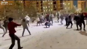 _эй новый год снег летит как птичья стая улыбнулас и снег растет_95