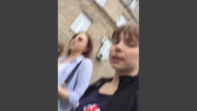 Лайфхак: как обратить на себя внимание парня смотреть онлайн